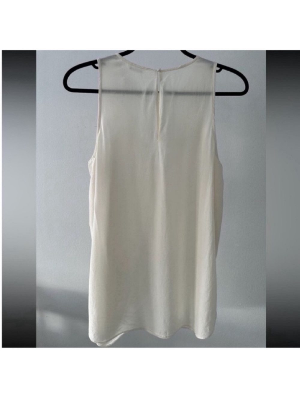 Club Monaco 100% silk blouse - Picture 2 of 3